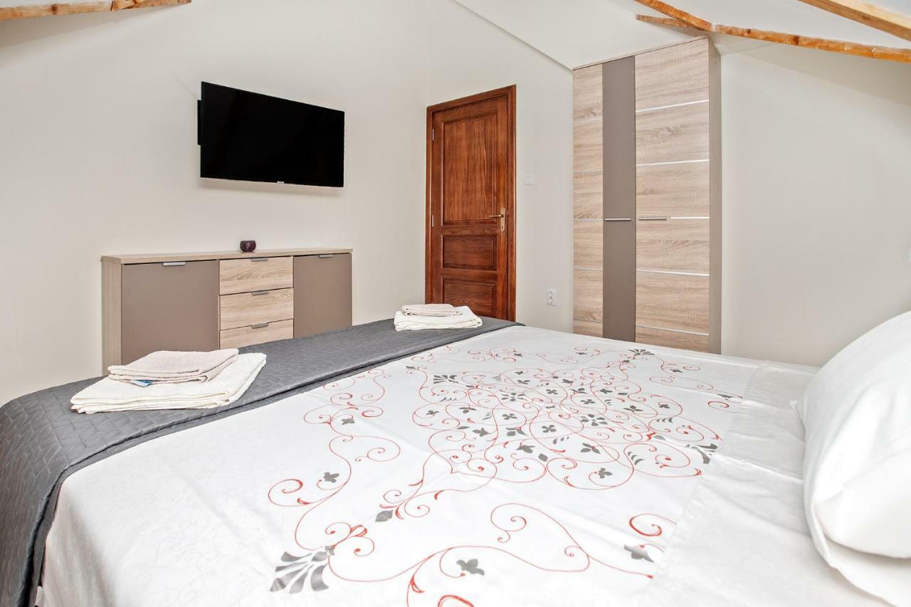 Apartments Isja ติวัต ภายนอก รูปภาพ
